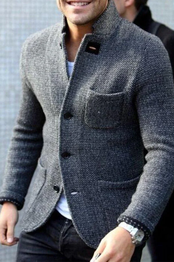 Grauer Herrenblazer aus Wolle, elegantes Design, mit Knöpfen und Brusttasche.
