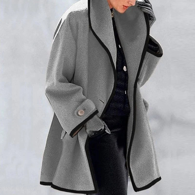 Grauer Damenmantel mit schwarzem Rand, elegantes Design, Wintermode, warm und stilvoll.