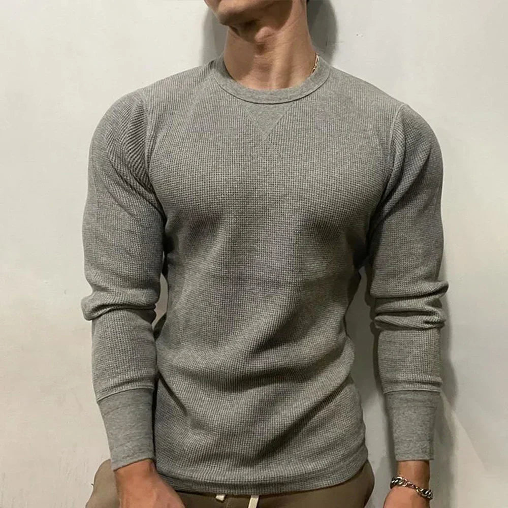 Graues Herren-Thermo-Langarmshirt, gerippt, bequem, modisch, ideal für kaltes Wetter.