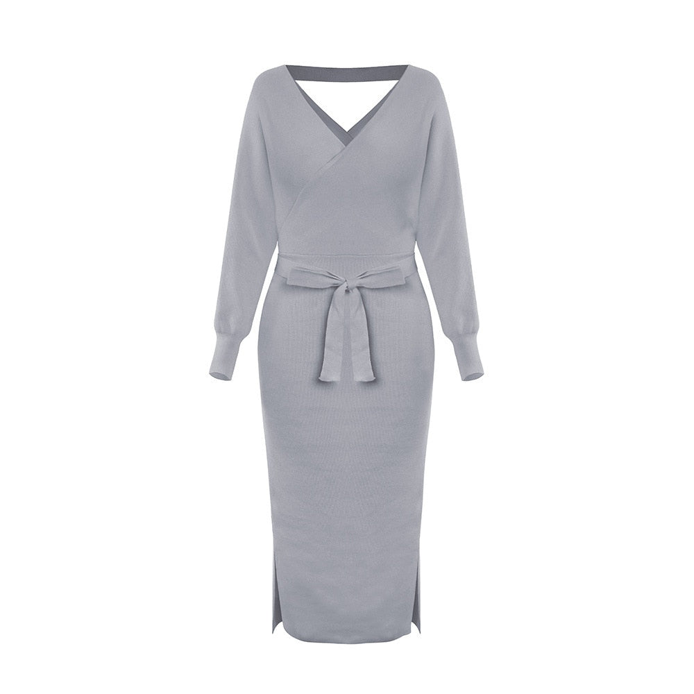 Graues Strickkleid mit V-Ausschnitt, langen Ärmeln und Taillengürtel für Damenmode.