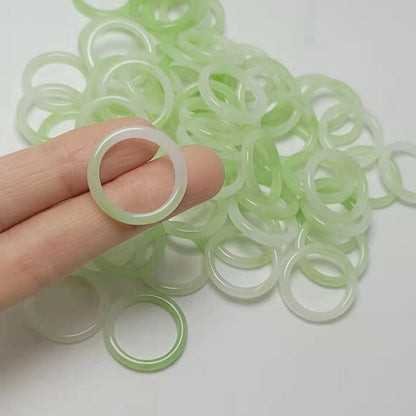 Grüner Acrylharzring für Kinder, Y2K-Stil, koreanische Mode 2023, trendiges Accessoire.