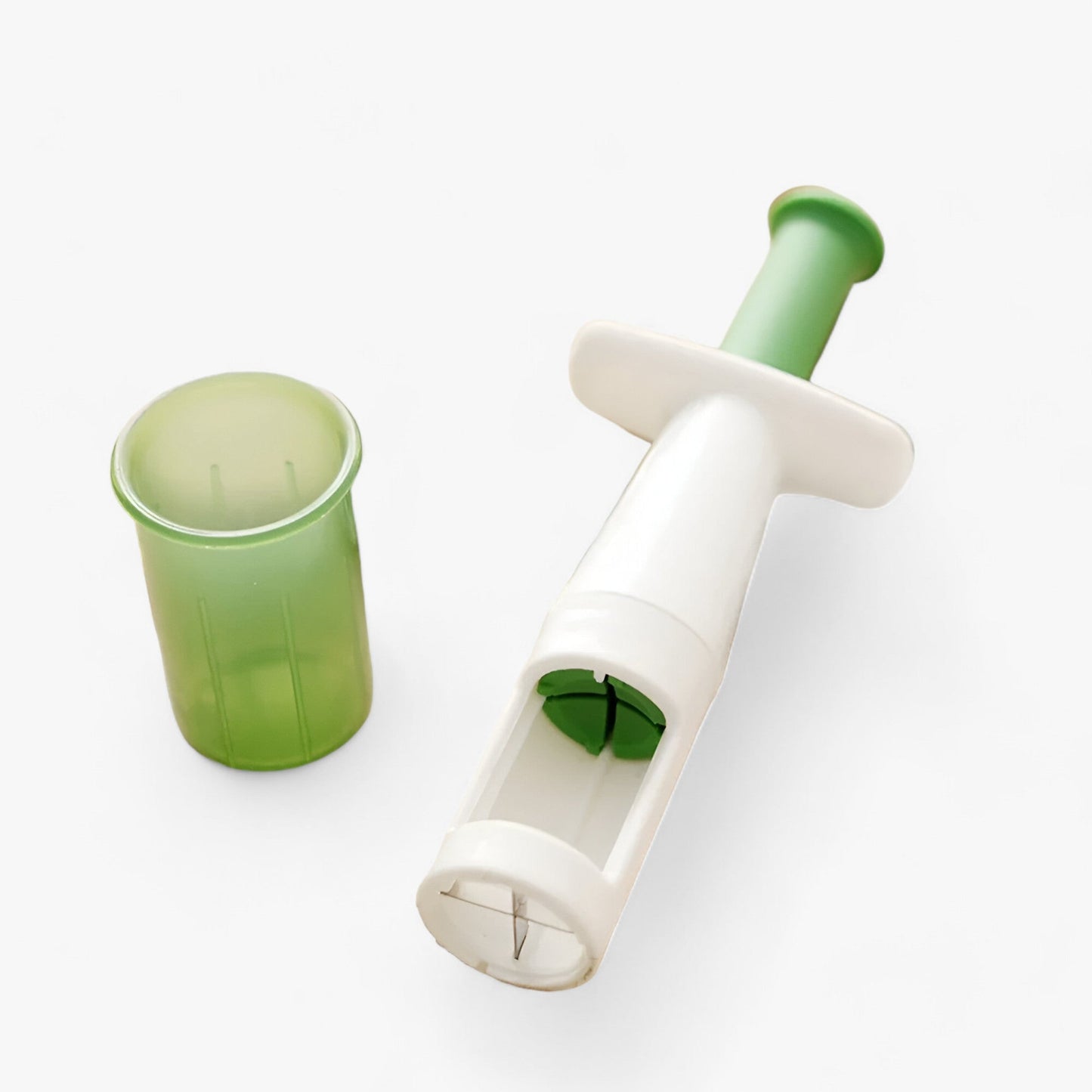Grüner Apfelschneider aus Kunststoff mit passendem Behälter, Küchenzubehör, Obstschneider.