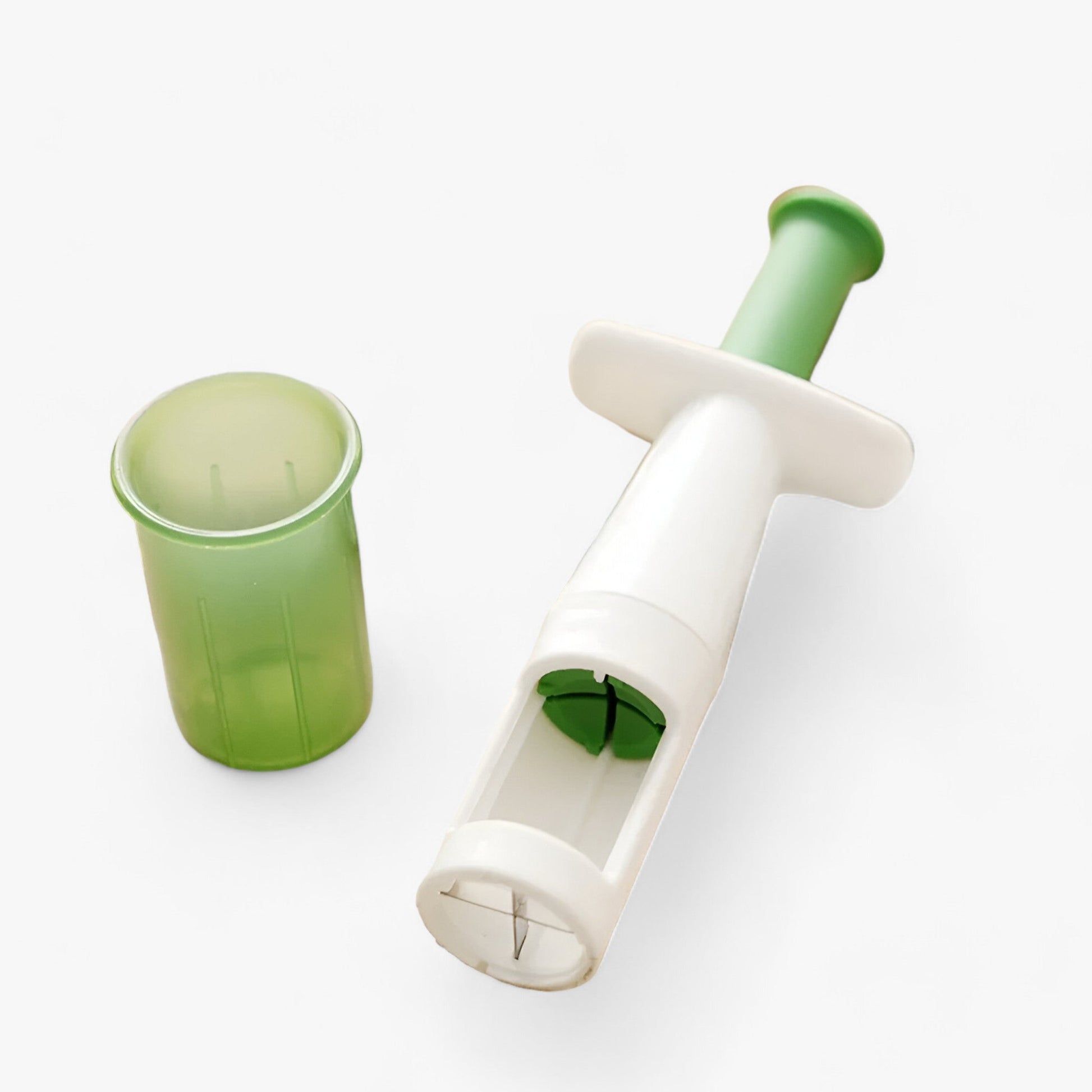 Grüner Apfelschneider aus Kunststoff mit passendem Behälter, Küchenzubehör, Obstschneider.