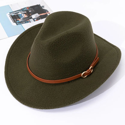 Grüner Filzhut mit braunem Lederband, Westernstil, modisches Accessoire.
