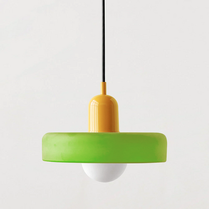 Grüne und gelbe Pendelleuchte, modernes Design, minimalistisch, Wohnzimmerbeleuchtung.