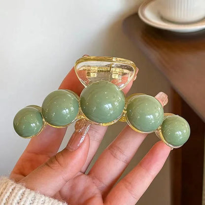 Grüner Haarklammer aus Kunststoff, rundes Design, modisches Accessoire für Damen.