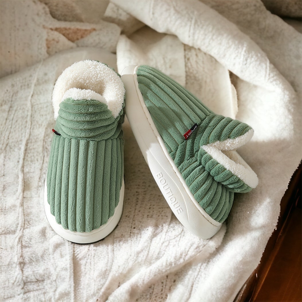 Grüne Hausschuhe aus Fleece, rutschfeste Sohle, gemütlich, warm, für Damen und Herren.