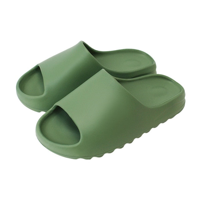 Grüne Badeschlappen aus Gummi, rutschfest, bequem, für Damen und Herren.