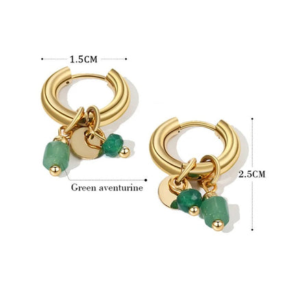 Goldene Creolen mit grünen Aventurin-Anhängern, 1,5 cm und 2,5 cm, modischer Schmuck.