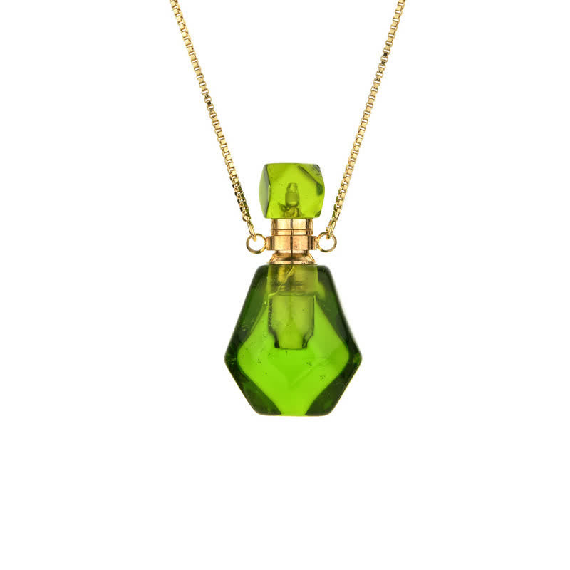 Grüner Glasflakon-Anhänger mit goldener Kette, elegantes Schmuckdesign.