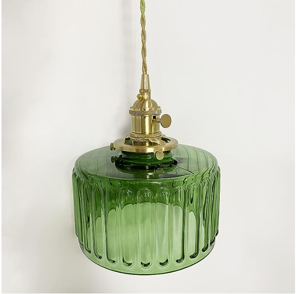 Grüne Glas-Pendelleuchte mit Messingfassung, Vintage-Design, Wohnzimmerbeleuchtung.