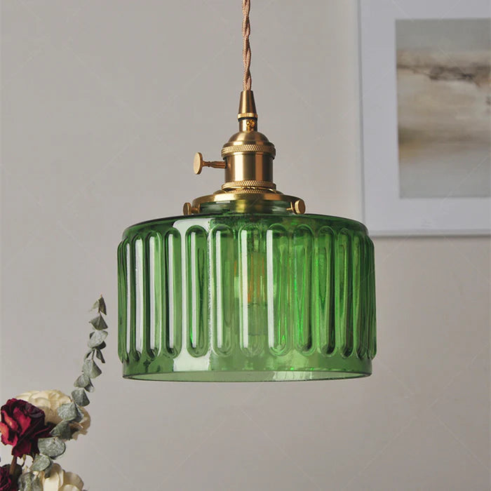 Grüne Glas-Pendelleuchte, modern, Kupferakzente, skandinavisches Design, LED, Wohnzimmer.