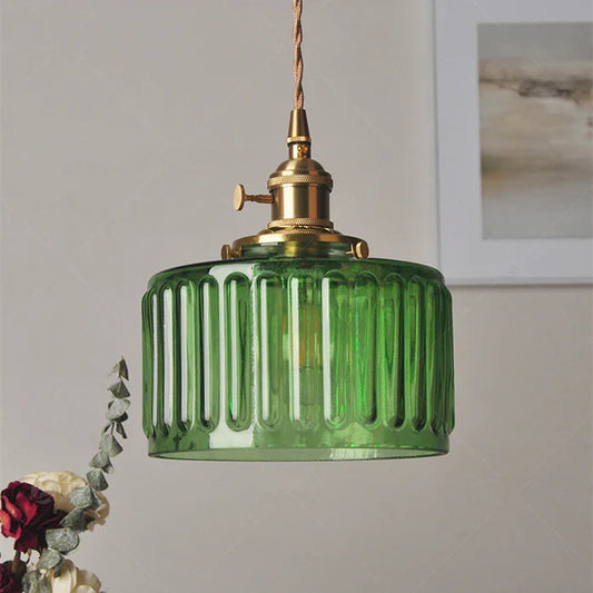 Grüne Glas-Pendelleuchte, modern, Kupferakzente, skandinavisches Design, LED, Wohnzimmer.