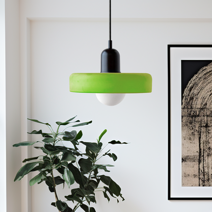Grüne Pendelleuchte aus Glas, modernes Design, Wohnzimmerbeleuchtung, schwarze Fassung.