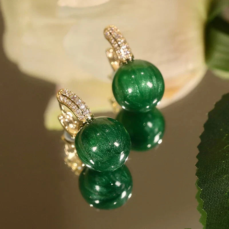 Grüne Perlenohrringe mit Strass, luxuriöse Party-Accessoires, eleganter Schmuck für Mädchen.