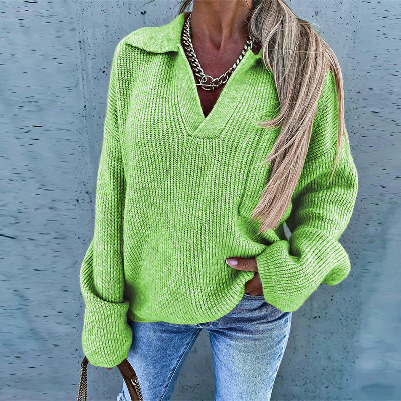 Damenpullover grün V-Ausschnitt Strickmode elegant casual Outfit.