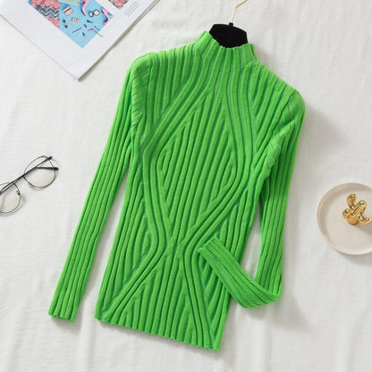 Grüner Damenpullover mit Rollkragen, geripptem Strickmuster, langärmelig, modisch.