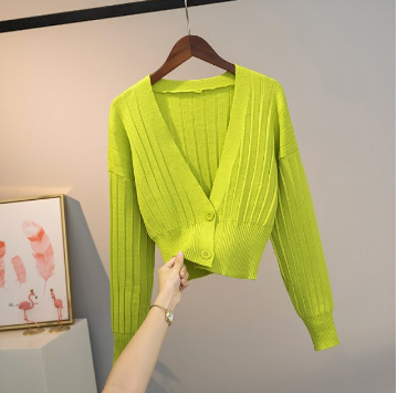 Grüner Strick-Cardigan Damen, V-Ausschnitt, Knöpfe, modisch, Herbstmode, Langarm.