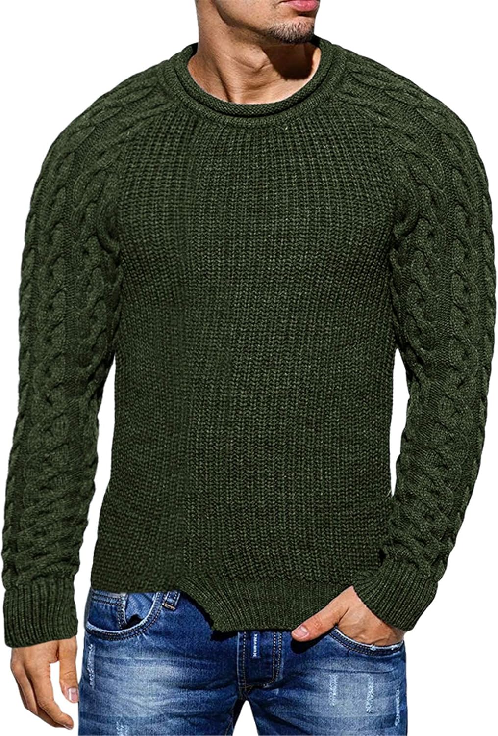 Dunkelgrüner Herrenpullover, Zopfmuster, Strick, langärmelig, modisch, Freizeitkleidung.