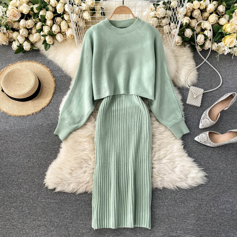Grünes Strickkleid-Set mit Pullover und Rock, Damenmode, elegant, Herbst/Winter-Outfit.
