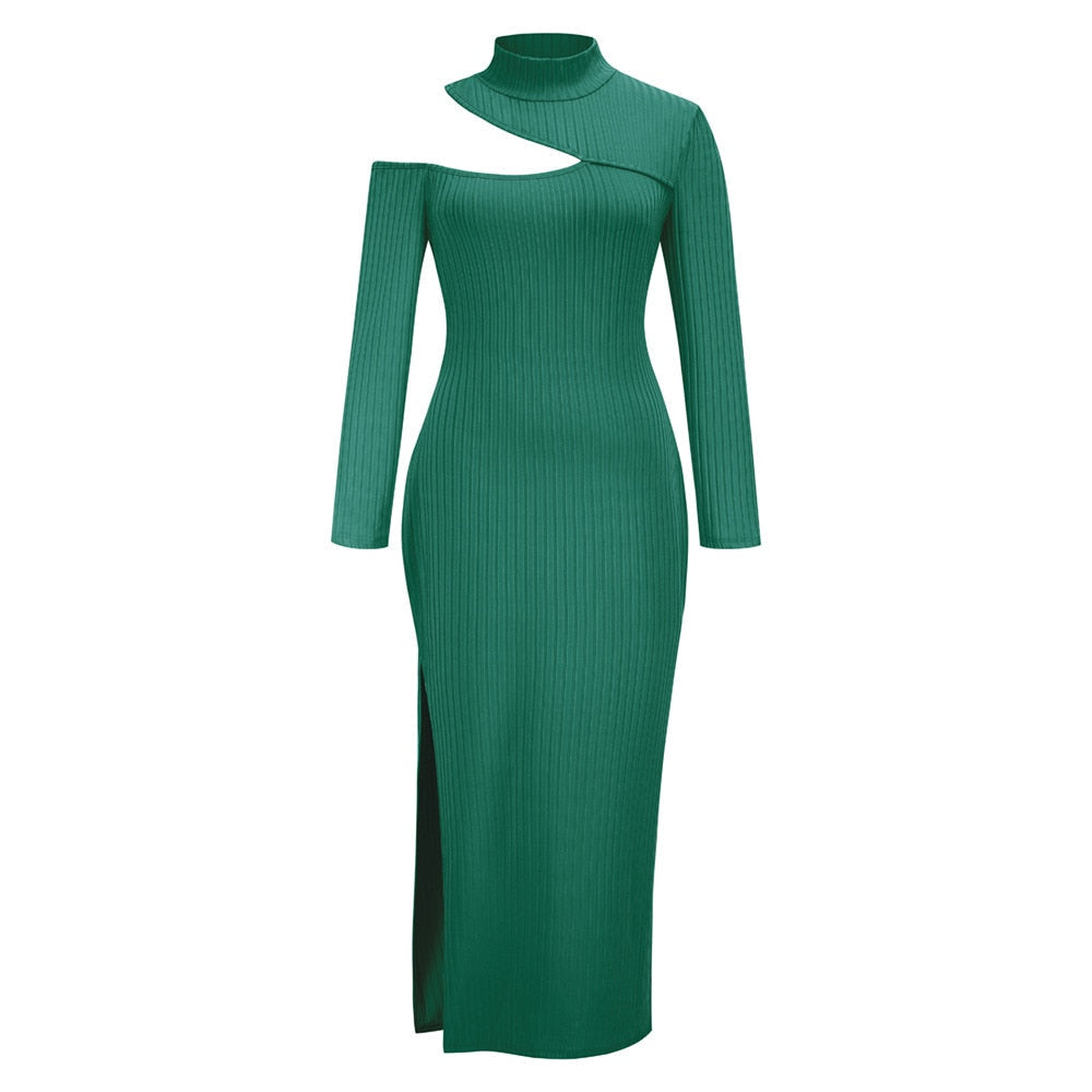 Grünes asymmetrisches Strickkleid mit Schlitz, langärmelig, elegantes Design für Damenmode.