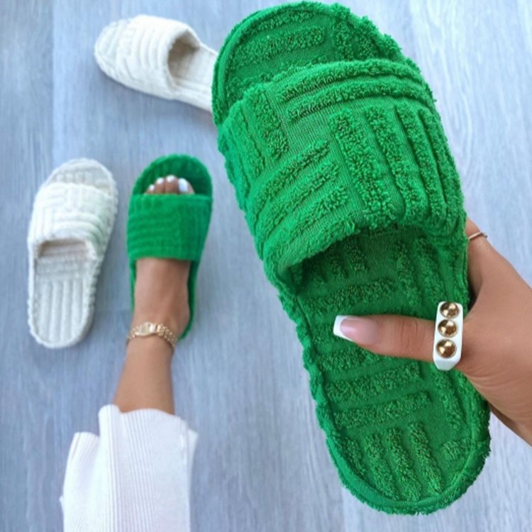 Grüne Frottee-Pantoffeln, Damenmode, gemütliche Hausschuhe, rutschfest, modern.