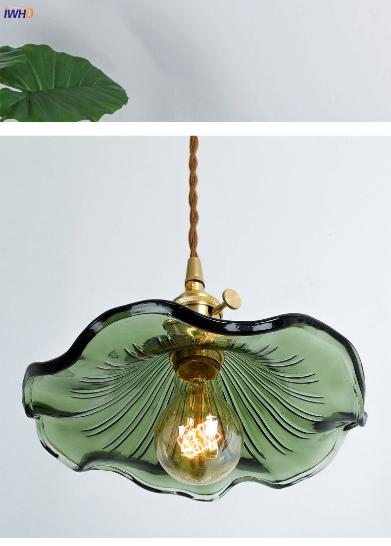 Grüne Glas-Pendelleuchte mit Vintage-Glühbirne, dekorative Beleuchtung, modernes Design.