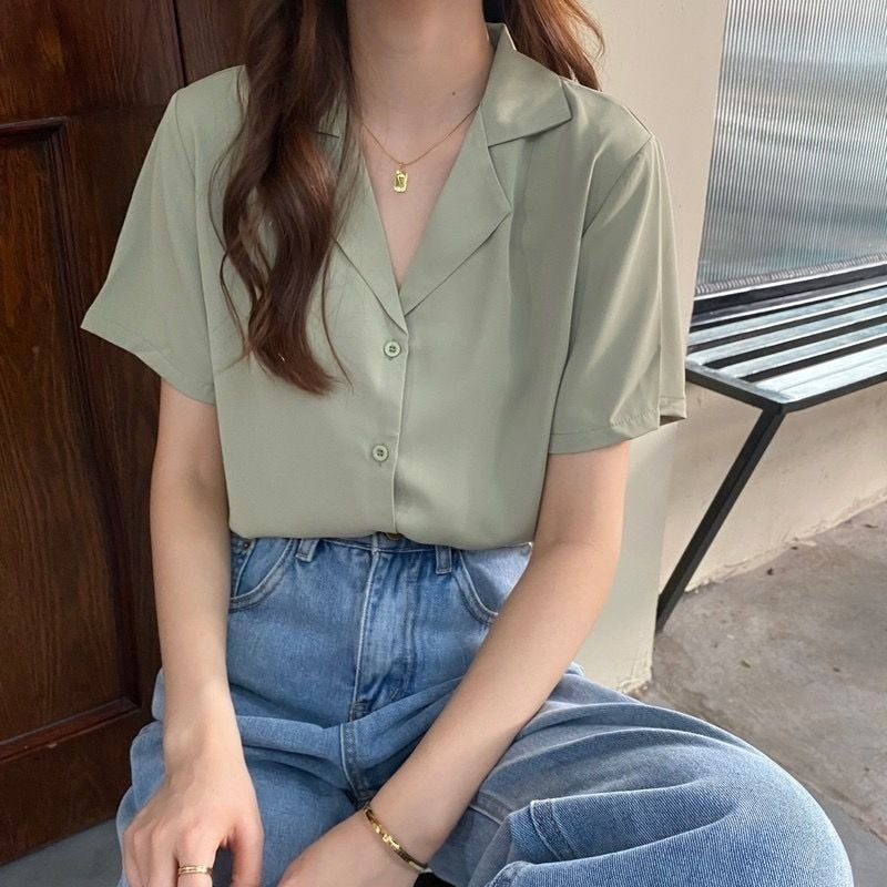 Damen Bluse grün kurzarm, V-Ausschnitt, lässig, Sommermode, Baumwolle, elegant, modern.