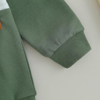Grüner Kinderpullover aus Baumwolle, langärmelig, weiches Material, Freizeitkleidung.