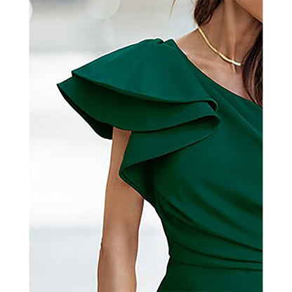 Grünes Damenkleid mit Rüschenärmel, elegantes Design, ideal für Abendveranstaltungen.