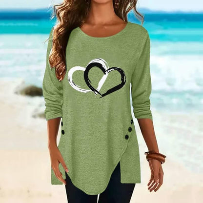 Grünes Damen-Shirt mit Herzmotiv, Langarm, lässig, Strandhintergrund, Baumwolle.