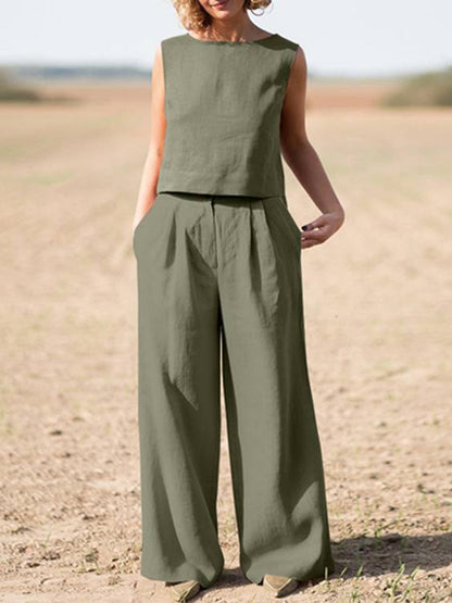 Frau in olivgrünem Leinen-Zweiteiler, ärmelloses Oberteil, weite Hose, Sommermode.