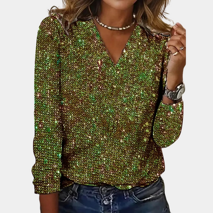 Frau trägt grüne Paillettenbluse, V-Ausschnitt, lässig, modisch, glänzend, Party-Outfit.