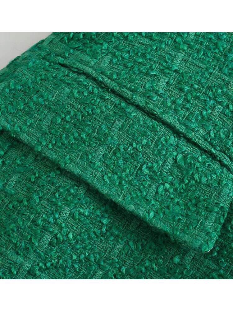 Grüner Bouclé-Stoff, Textilmaterial, strukturierte Oberfläche, ideal für Mode und Dekoration.