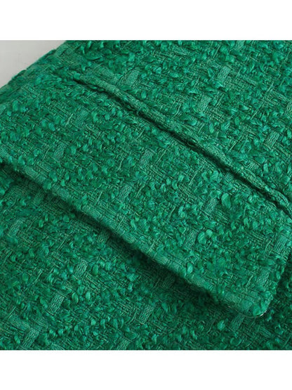 Grüner Bouclé-Stoff, Textilmaterial, strukturierte Oberfläche, ideal für Mode und Dekoration.