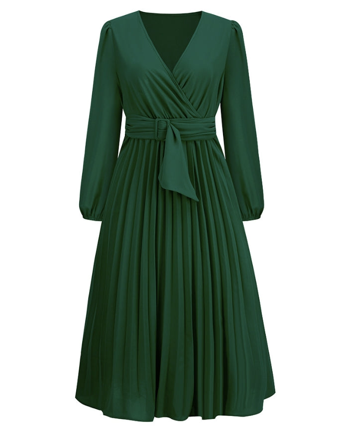 Grünes langärmeliges Wickelkleid mit Gürtel, elegantes Design, knielang, Damenmode.