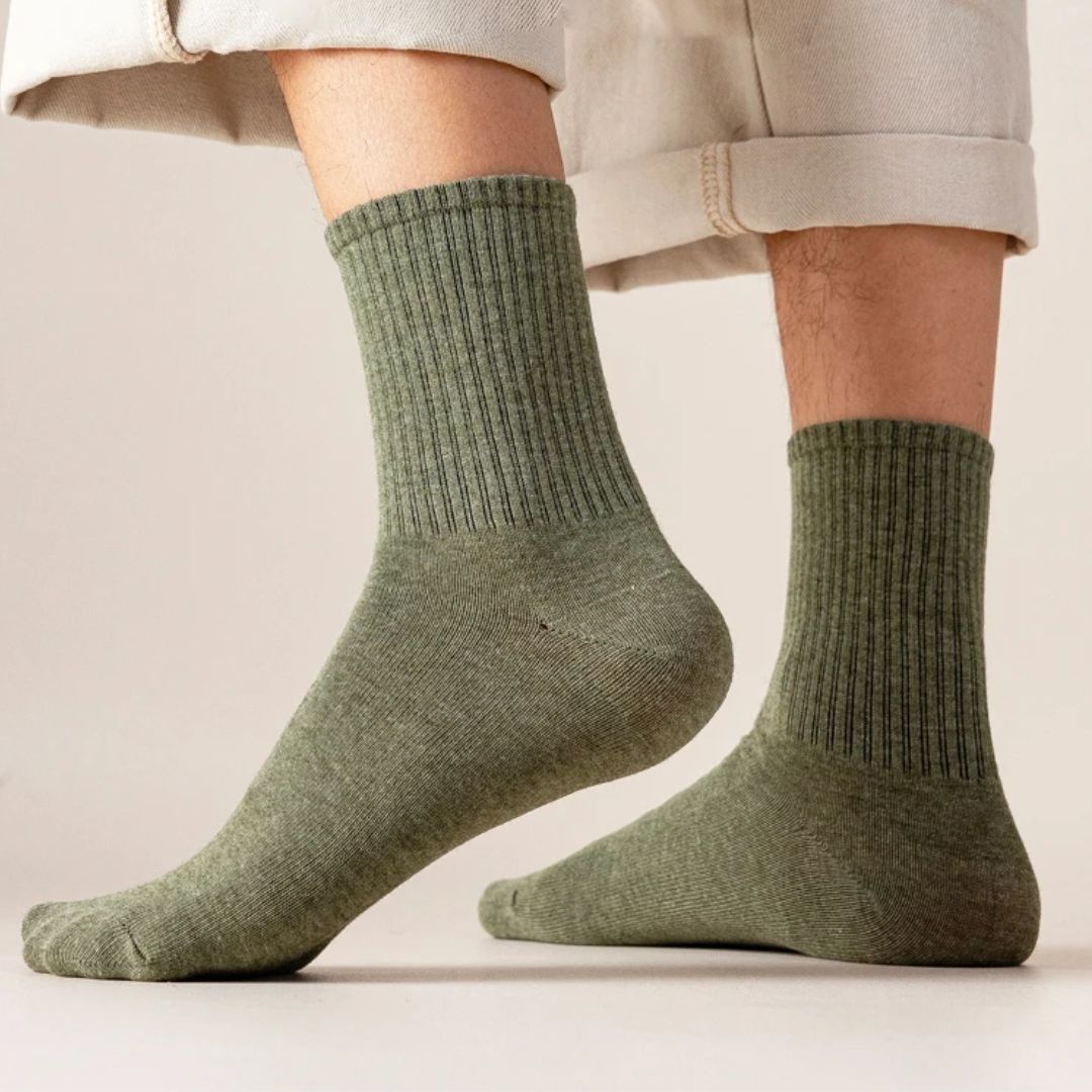 Grüne Baumwollsocken für Herren, knöchelhoch, bequem, atmungsaktiv, modisch.