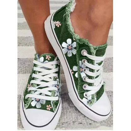 Grüne Damen-Sneaker mit Blumenmuster, Fransen, weißer Sohle, Freizeitschuh, modisch.