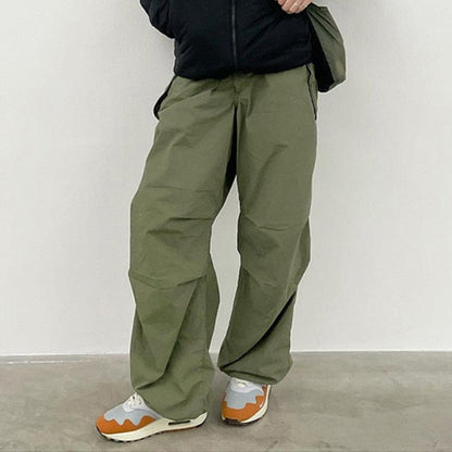 Grüne Cargohose aus Baumwolle, lässiger Stil, ideal für Freizeitmode, Unisex-Design.