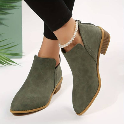 Damen Stiefeletten grün Wildlederoptik, niedriger Absatz, elegantes Design, Herbstmode.