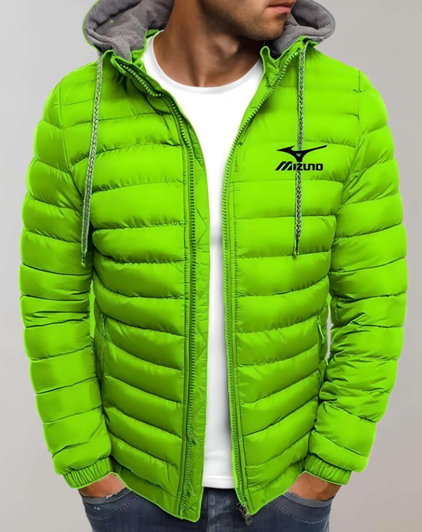Grüne Mizuno Daunenjacke, Herrenmode, Kapuze, Reißverschluss, Winterbekleidung, sportlich.