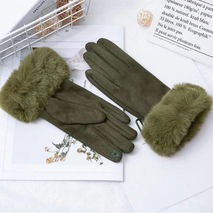 Grüne Damenhandschuhe mit Kunstfell, elegant, warm, Wintermode, Accessoire, stilvoll.