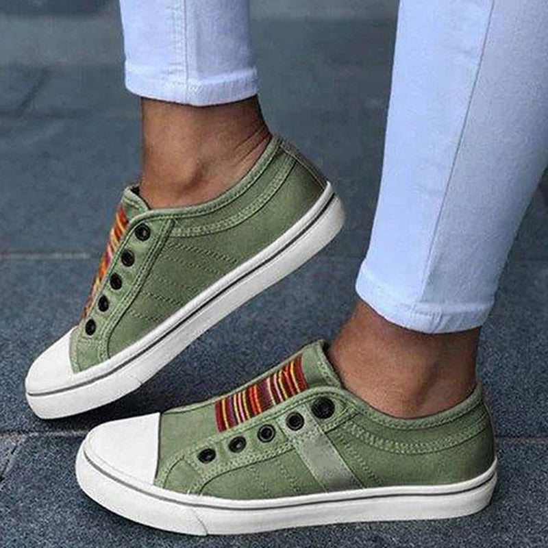 Grüne Sneaker mit weißer Sohle, Damen, Freizeitschuhe, Stoff, modisch, bequem, Straßenstil.