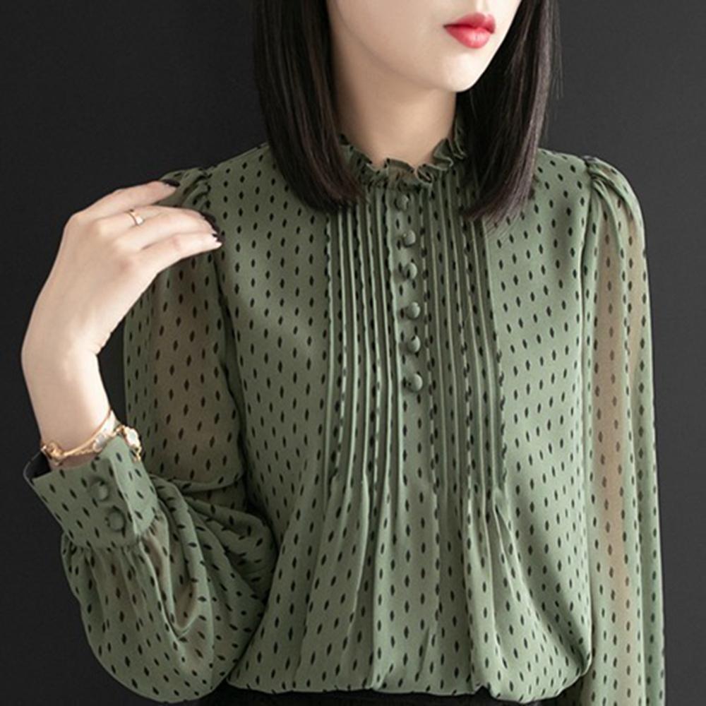 Grüne Damenbluse mit Punkten, langärmlig, elegant, Chiffon, Büro-Mode, Knopfleiste.