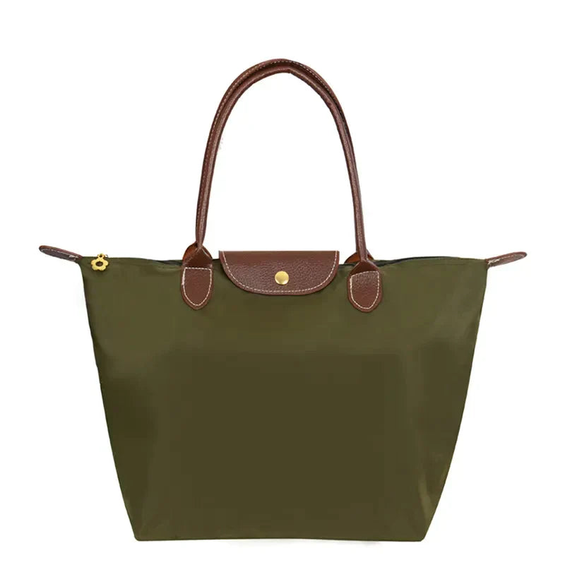 Grüne Damenhandtasche aus Nylon mit braunen Ledergriffen, elegantes Design.