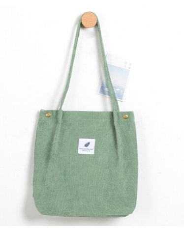 Grüne Leinentasche mit langen Henkeln, minimalistisches Design, ideal für umweltbewusste Einkäufe.
