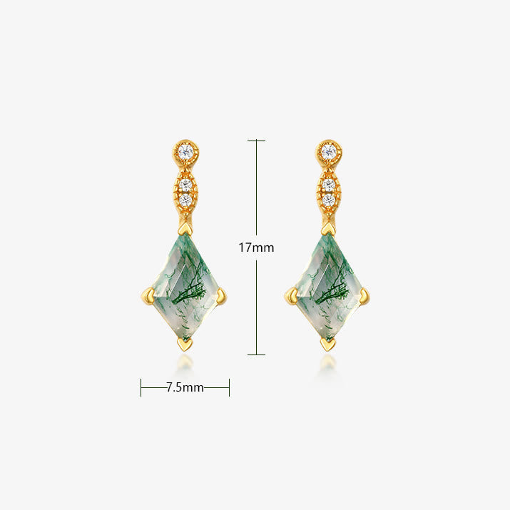 Goldene Ohrringe mit grünen Edelsteinen, 17mm Länge, 7,5mm Breite, elegantes Schmuckdesign.