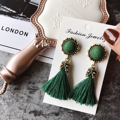 Grüne Quasten-Ohrringe für Damen, Vintage-Stil, Modeschmuck, Statement-Accessoire.