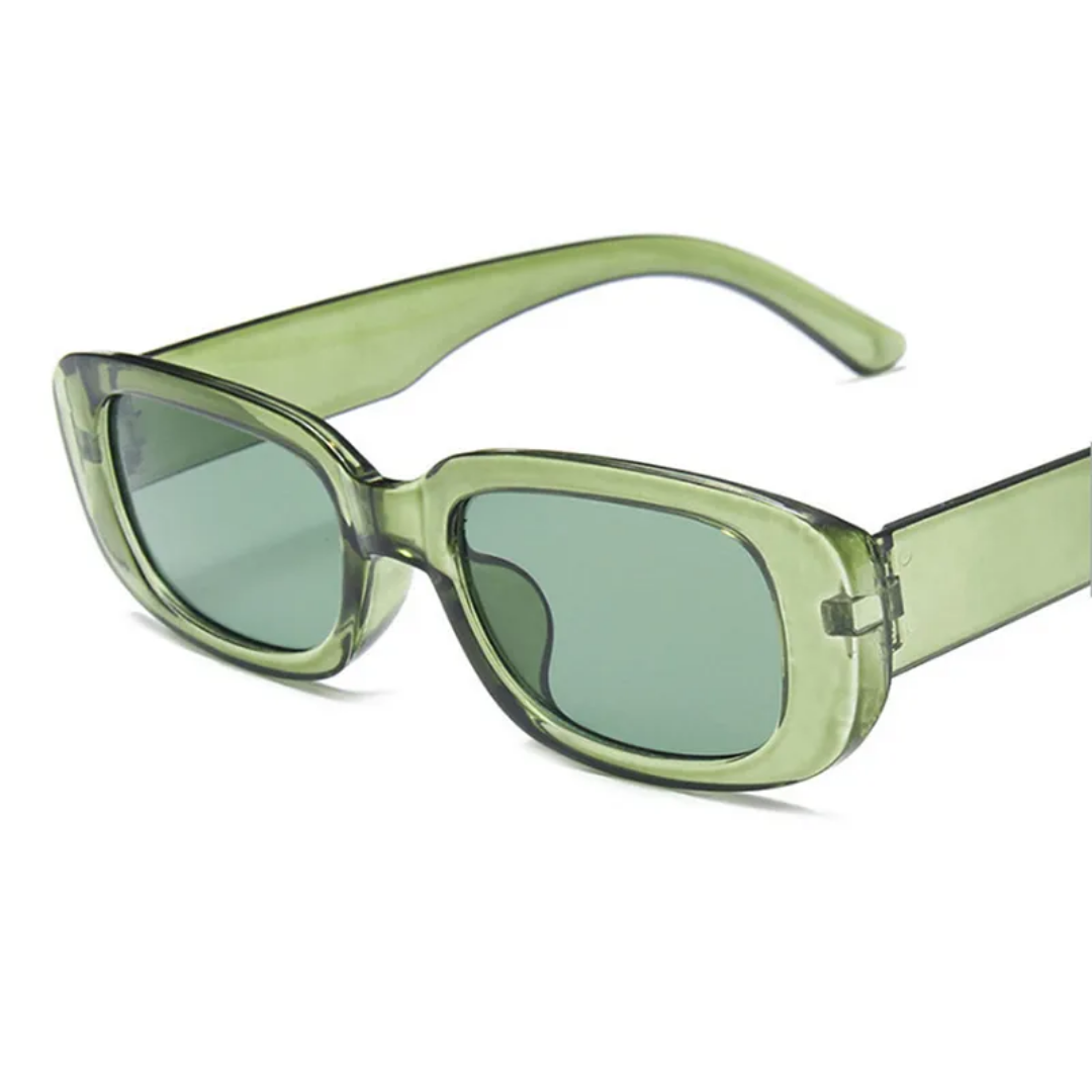 Grüne rechteckige Sonnenbrille, transparentes Gestell, UV-Schutz, modisches Accessoire.