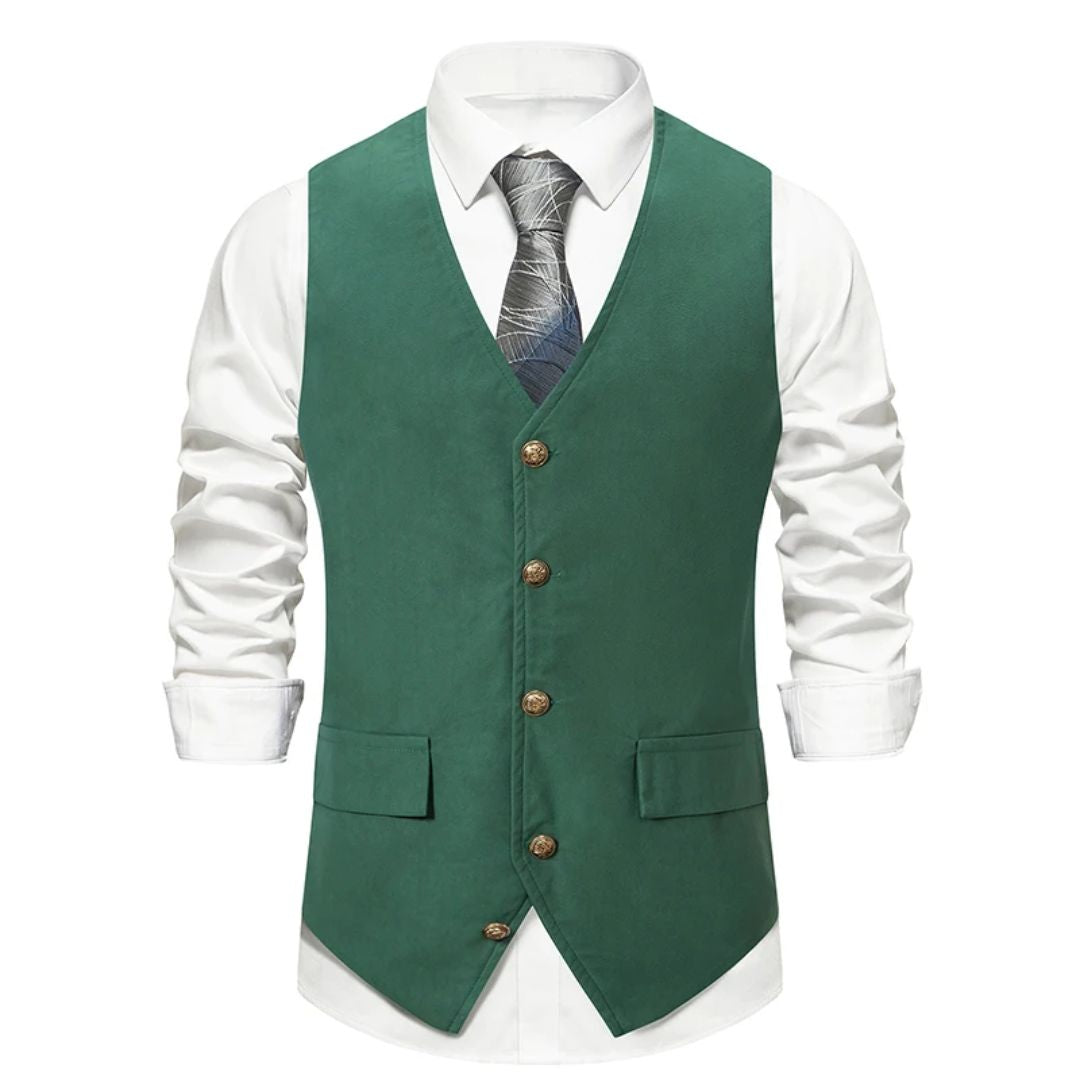 Grüne Herrenweste mit Knöpfen, weißes Hemd, Krawatte, elegantes Herrenmode-Outfit.